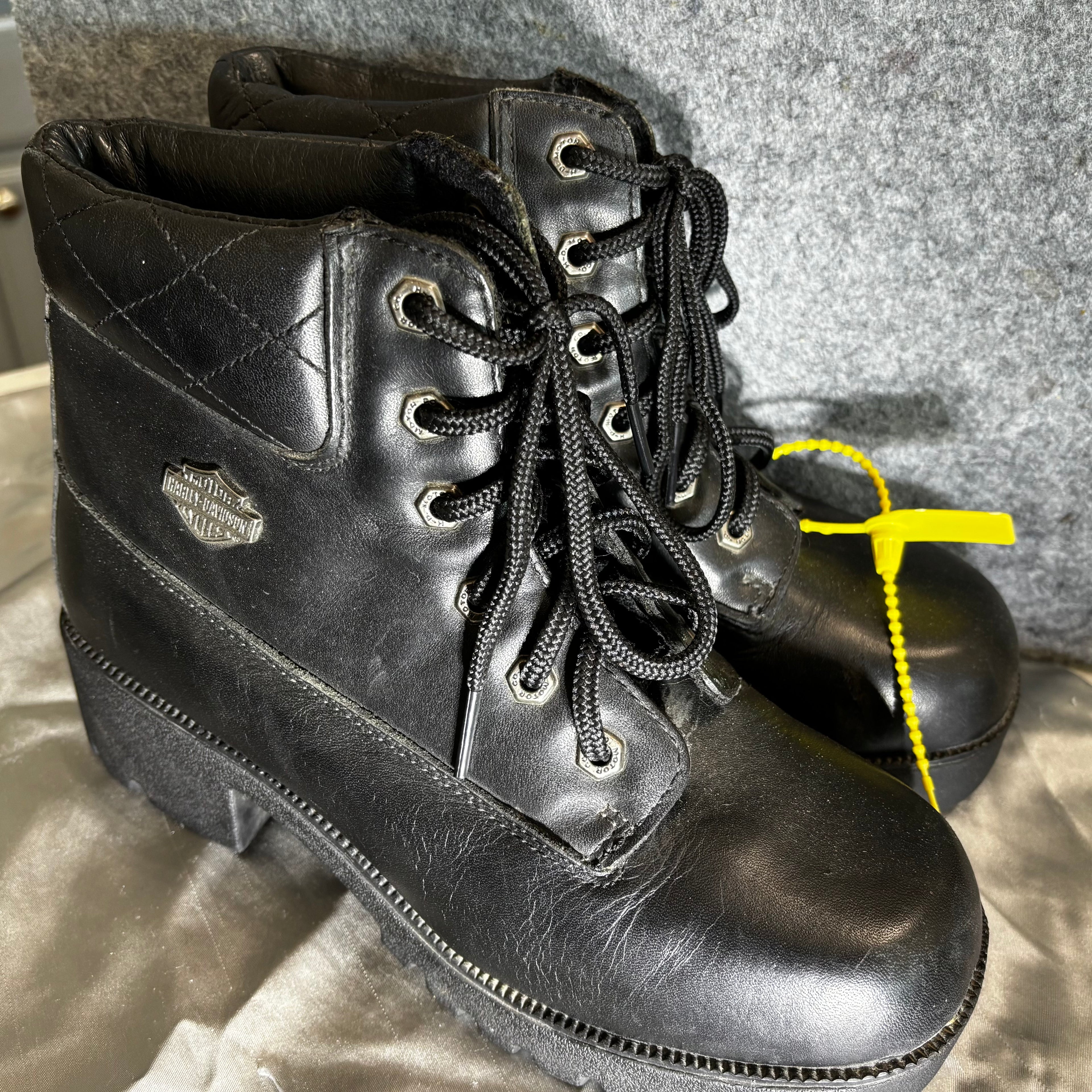 Size 9 Women’s HD boots